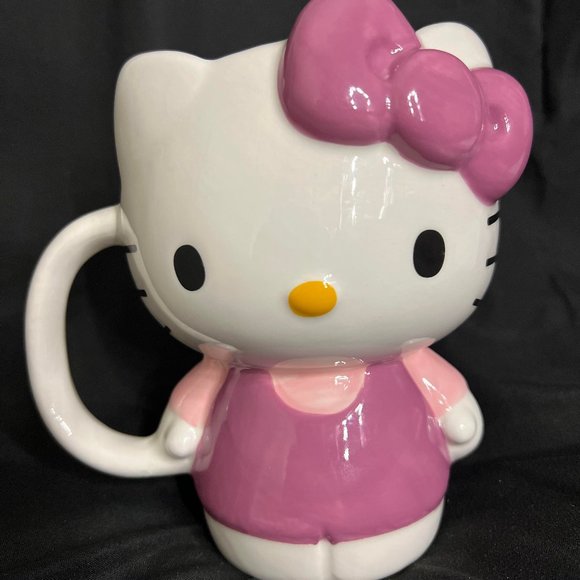 Hello Kitty 3D Character Mug - Picture 2 of 7